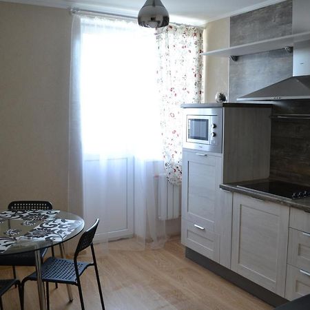 Apartment On Raketnaya 20 Koltsovo  ภายนอก รูปภาพ